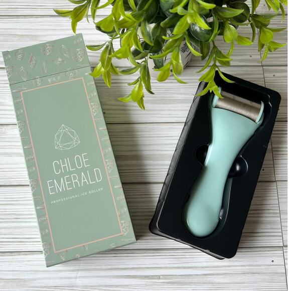 NEW Chloe Emerald Professional Cold Therapy Ice Roller Skincare Accessory - Picture 1 of 8
